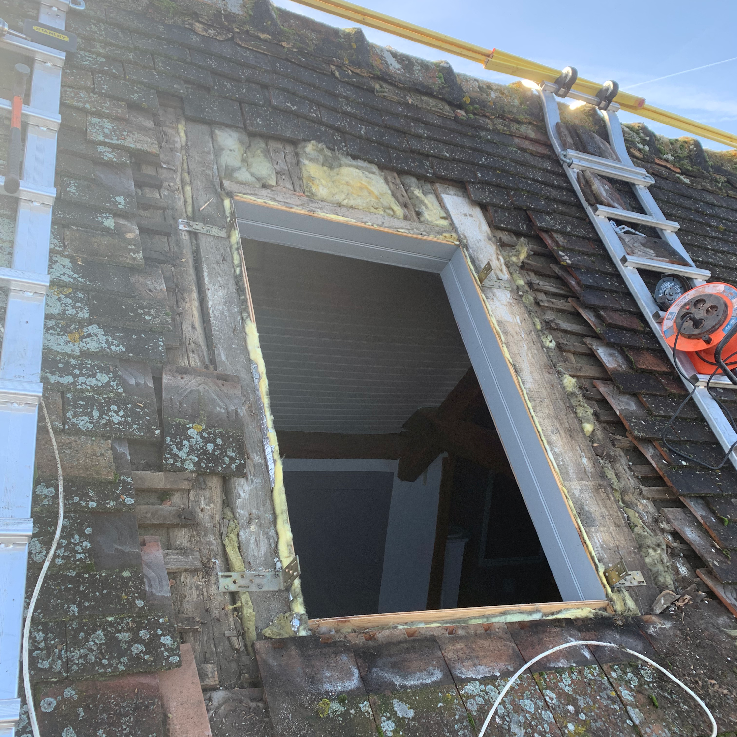 Toiture avant rénovation — état dégradé