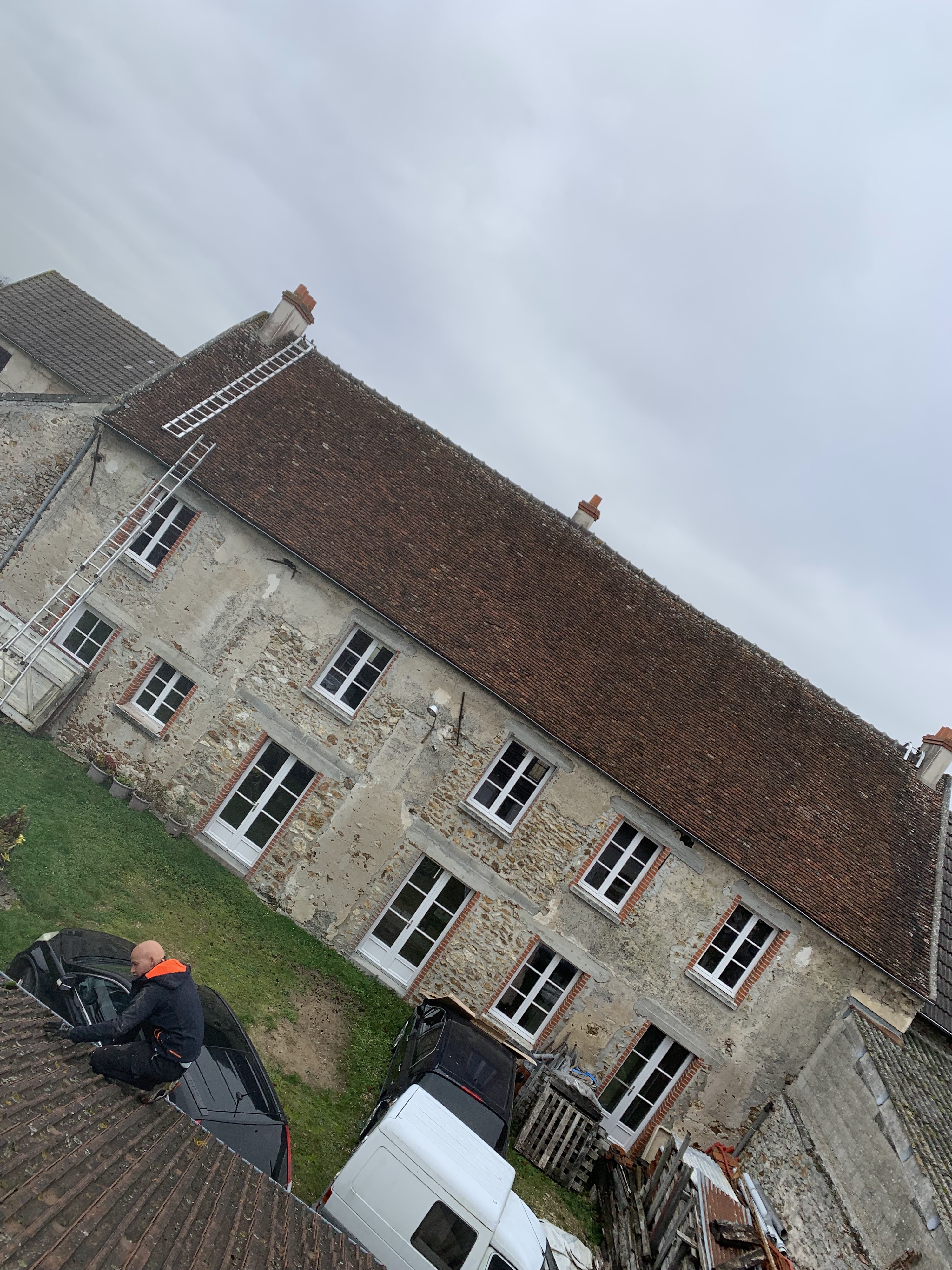 Pose de gouttières à Chessy